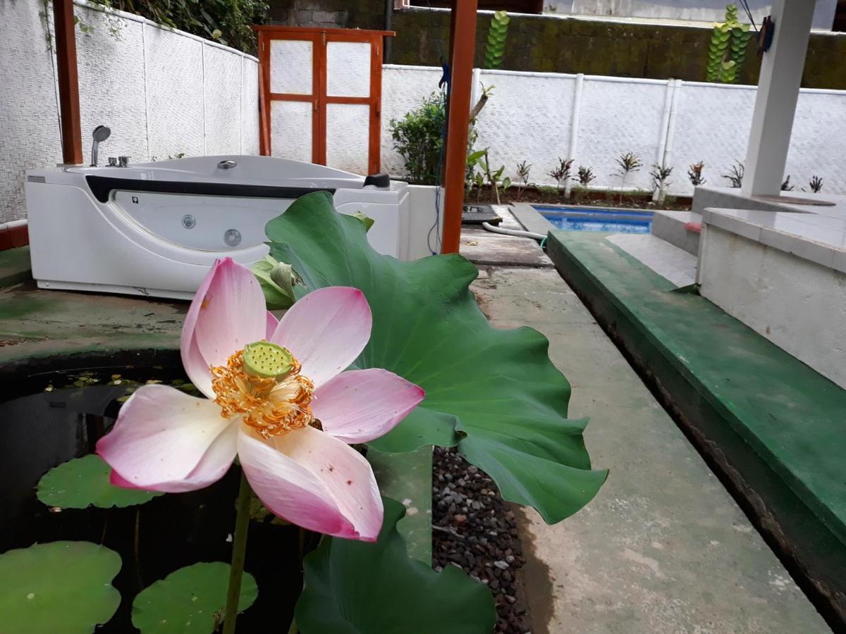 White Creative Villa Campuhan Ubud  Exterior photo